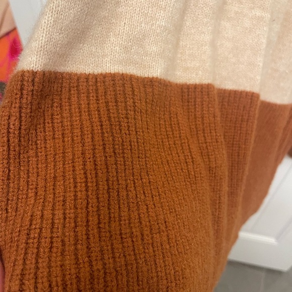 Women’s pullover tunic style sweater. Cream on top caramel on bottom. Size L - Picture 3 of 5